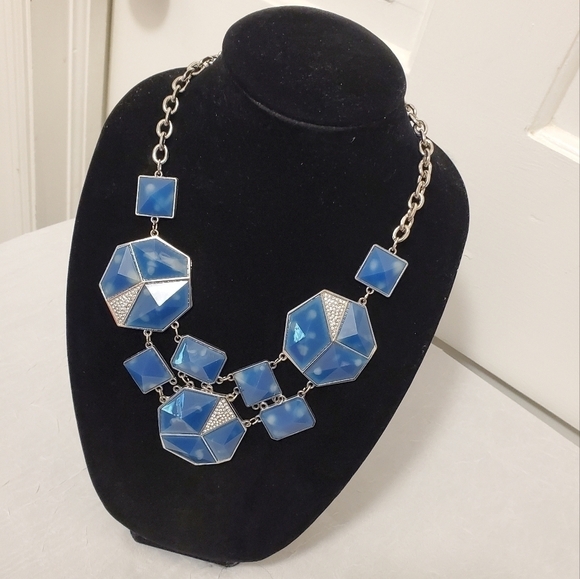 Inc. INTERNATIONAL SILVERTONE HARDWARE AND BLUE FASHION NECKLACE - Picture 1 of 4